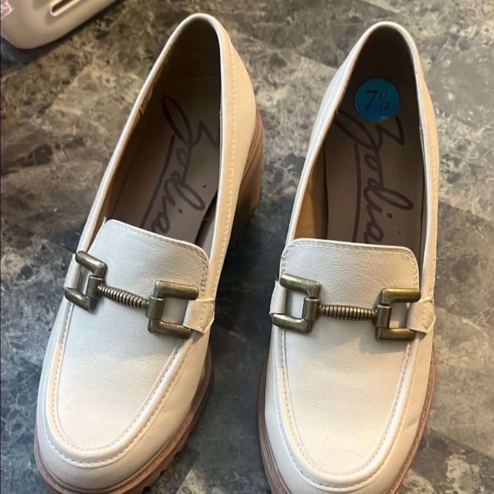 Zodiac Cream Flats with Silver Hardware